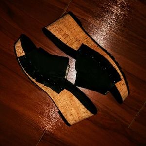 EUC Ellen Tracy 'Jewel' Slide Sandals